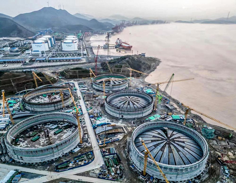 储运工程公司完成浙江首座27万立方米低温储罐穹顶吊装